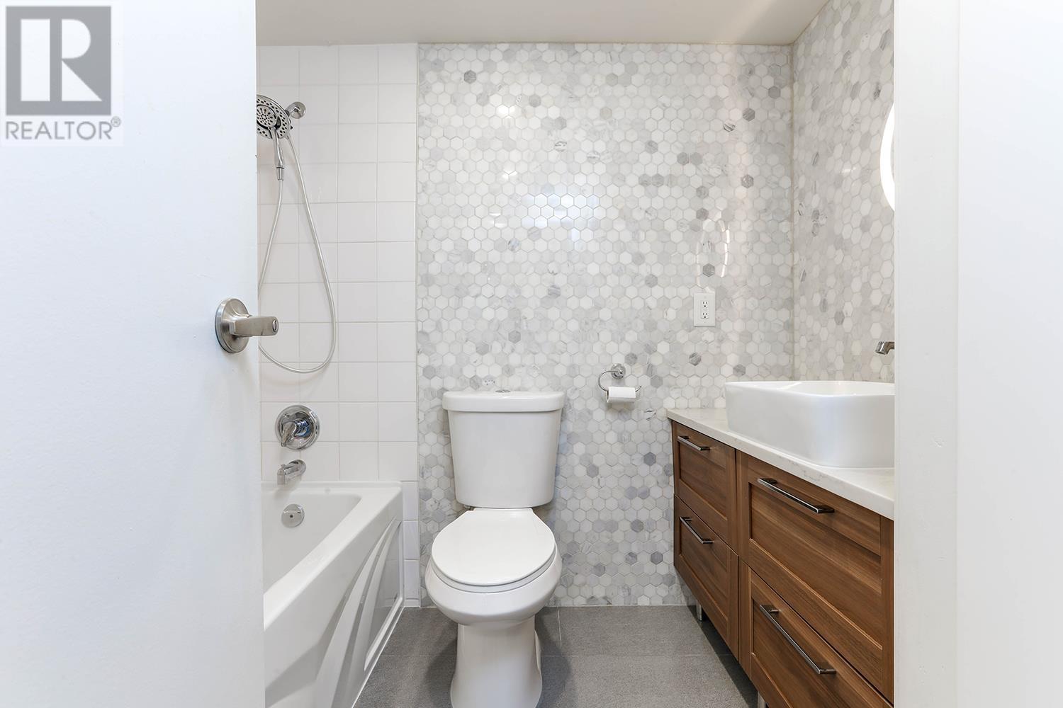 Listing Picture 23 of 33 : 301 1127 BARCLAY STREET, Vancouver / 溫哥華 - 魯藝地產 Yvonne Lu Group - MLS Medallion Club Member