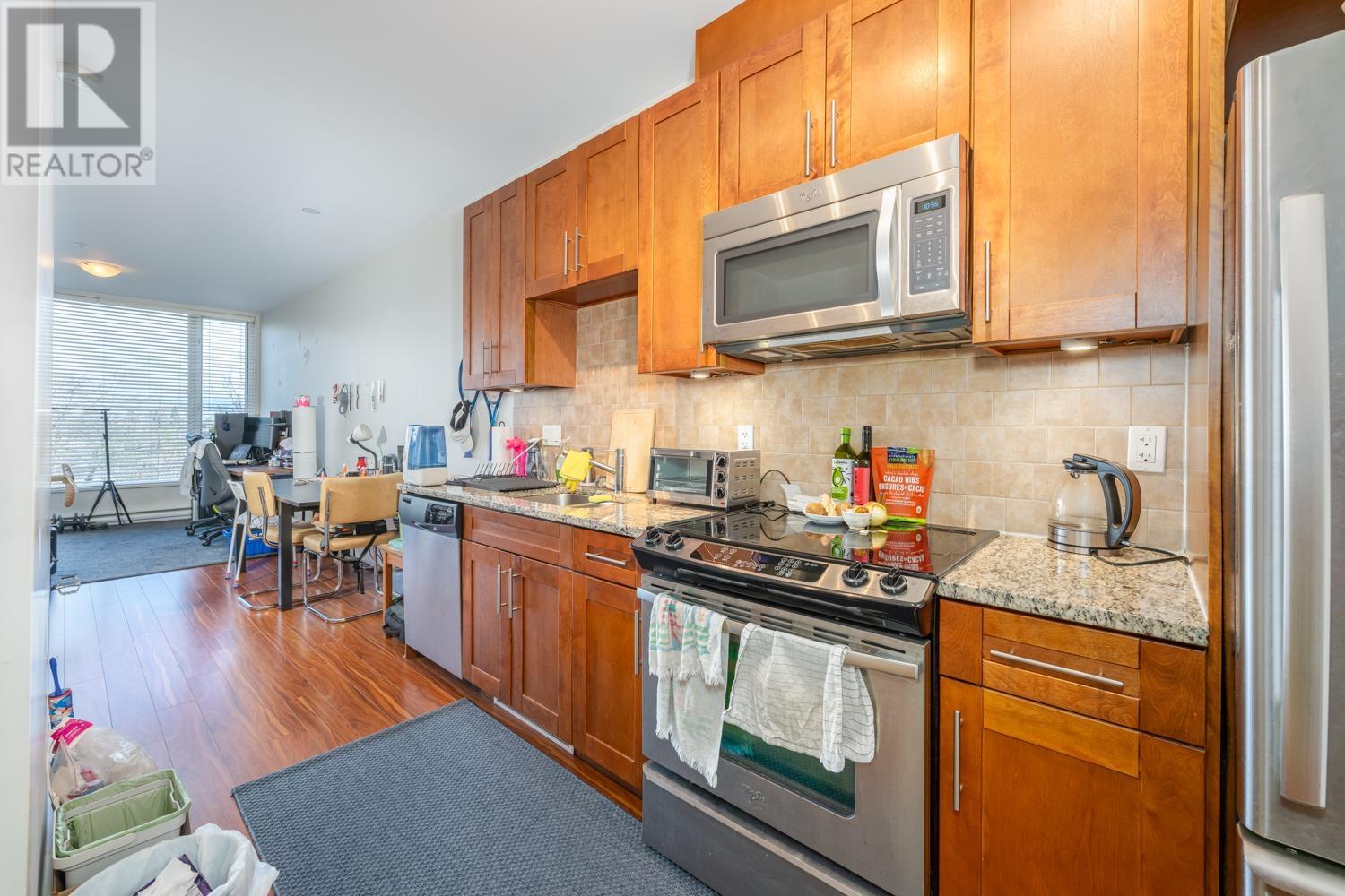Listing Picture 10 of 16 : 1350 KINGSWAY, Vancouver / 溫哥華 - 魯藝地產 Yvonne Lu Group - MLS Medallion Club Member
