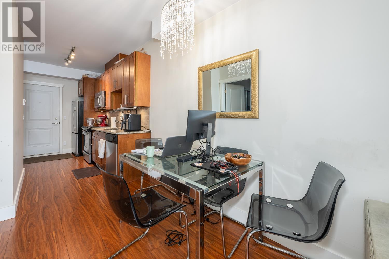 Listing Picture 13 of 16 : 1350 KINGSWAY, Vancouver / 溫哥華 - 魯藝地產 Yvonne Lu Group - MLS Medallion Club Member