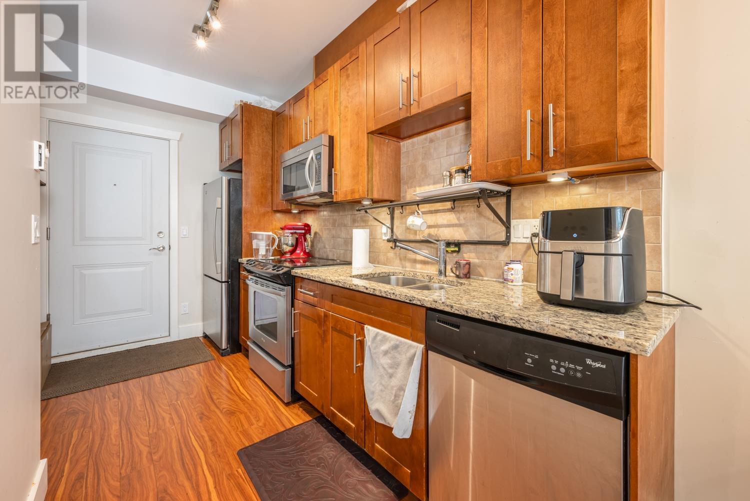 Listing Picture 14 of 16 : 1350 KINGSWAY, Vancouver / 溫哥華 - 魯藝地產 Yvonne Lu Group - MLS Medallion Club Member