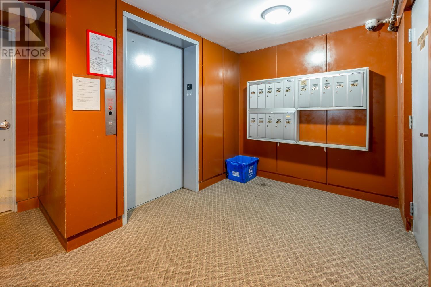 Listing Picture 3 of 16 : 1350 KINGSWAY, Vancouver / 溫哥華 - 魯藝地產 Yvonne Lu Group - MLS Medallion Club Member