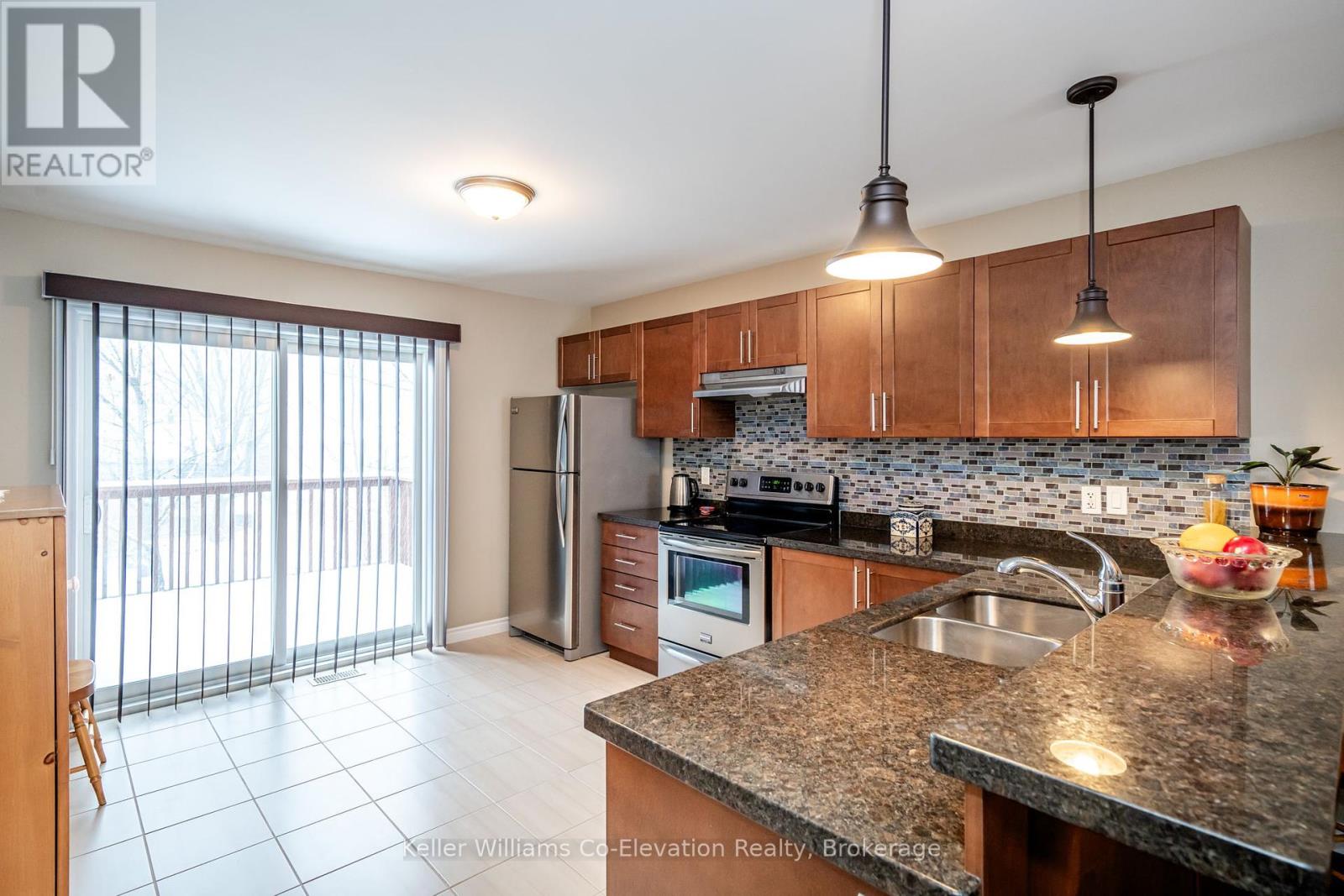 7 Sheppard Drive, Tay, Ontario  L0K 2A0 - Photo 4 - S11899063