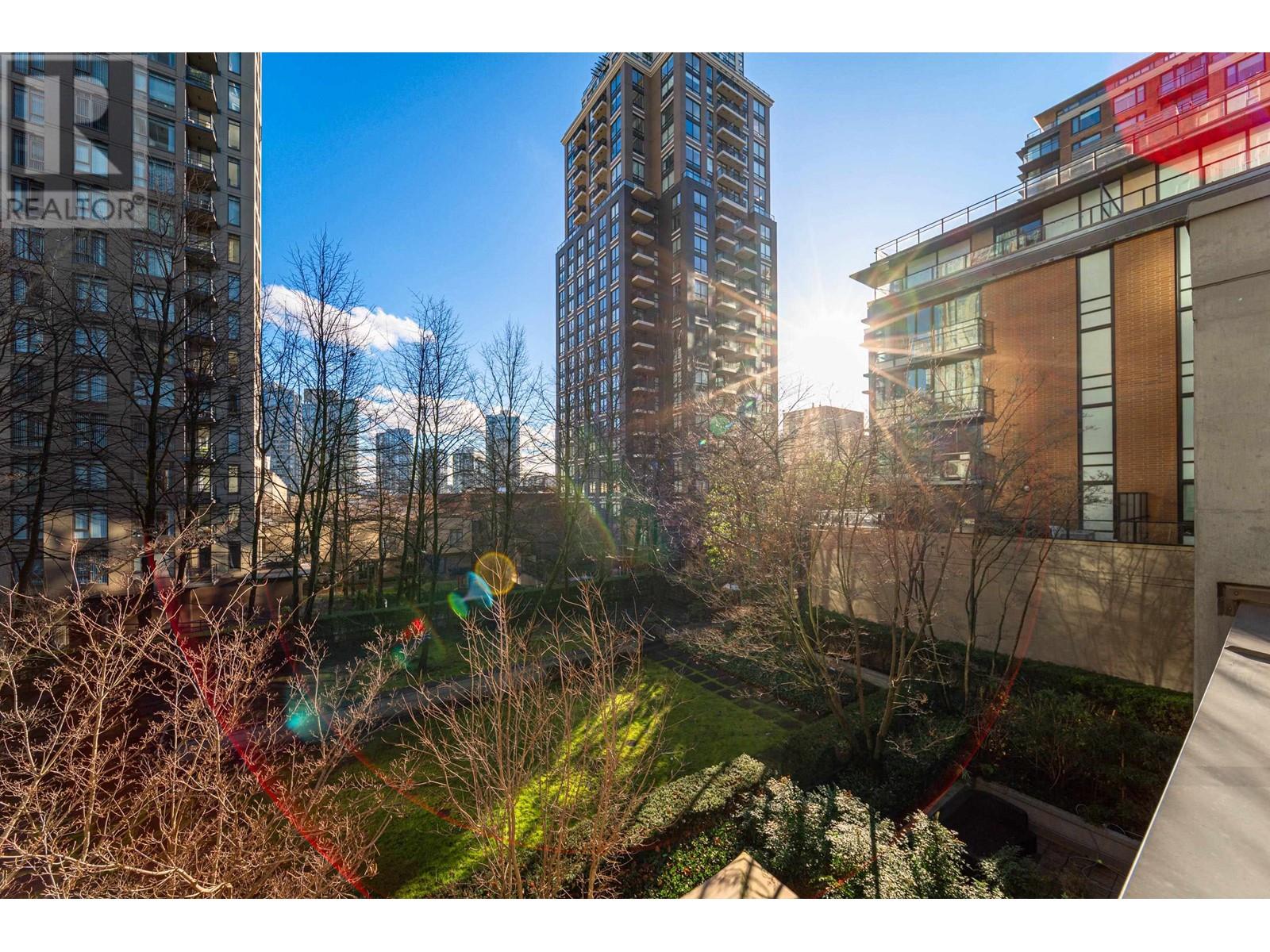 Listing Picture 31 of 40 : 1018 RICHARDS STREET, Vancouver / 溫哥華 - 魯藝地產 Yvonne Lu Group - MLS Medallion Club Member
