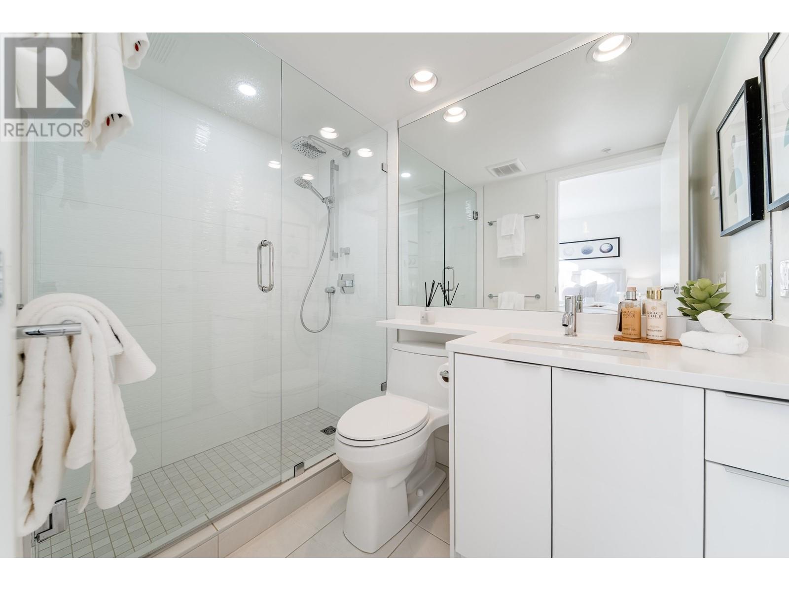 Listing Picture 14 of 40 : 1018 RICHARDS STREET, Vancouver / 溫哥華 - 魯藝地產 Yvonne Lu Group - MLS Medallion Club Member