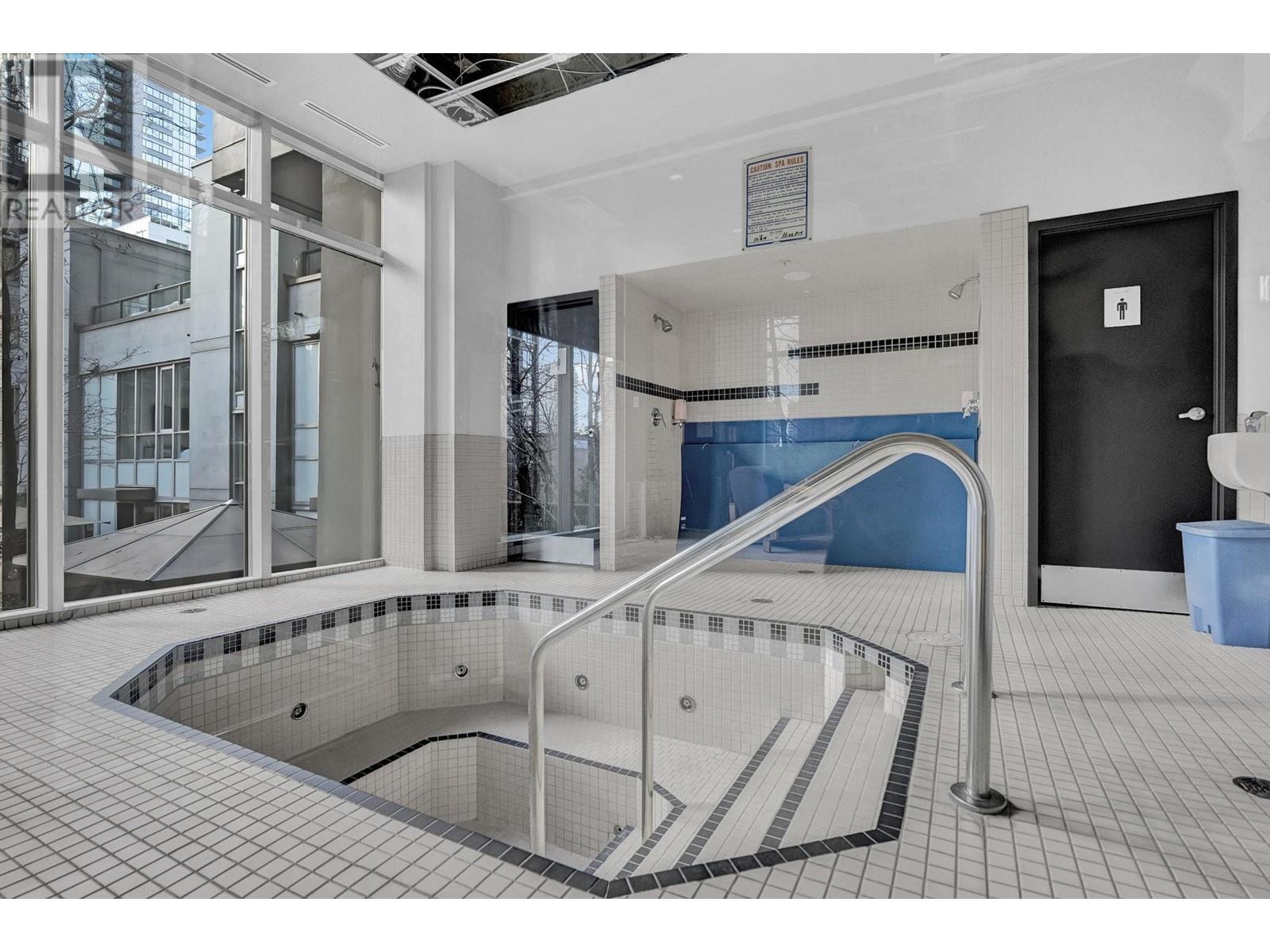 Listing Picture 38 of 40 : 1018 RICHARDS STREET, Vancouver / 溫哥華 - 魯藝地產 Yvonne Lu Group - MLS Medallion Club Member