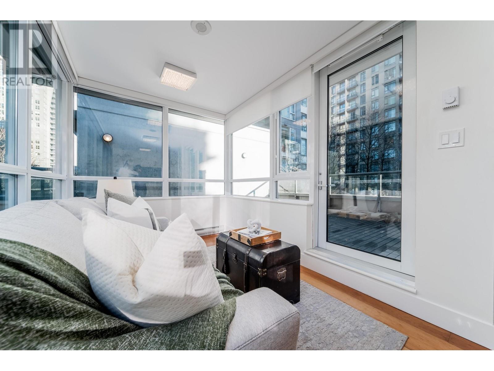 Listing Picture 21 of 40 : 1018 RICHARDS STREET, Vancouver / 溫哥華 - 魯藝地產 Yvonne Lu Group - MLS Medallion Club Member