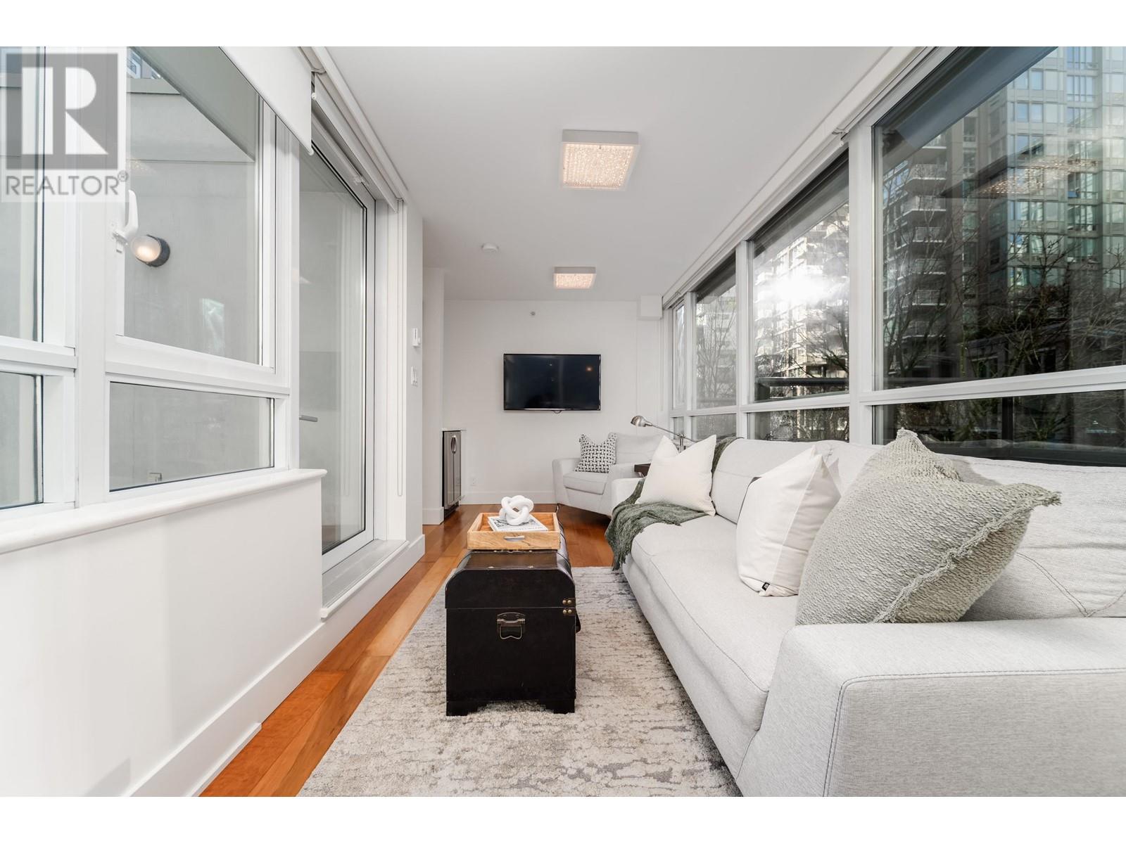 Listing Picture 22 of 40 : 1018 RICHARDS STREET, Vancouver / 溫哥華 - 魯藝地產 Yvonne Lu Group - MLS Medallion Club Member