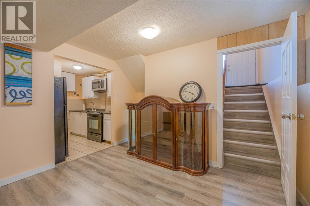 39 Erin Circle Se, Calgary, Alberta  T2B 3H9 - Photo 19 - A2182974