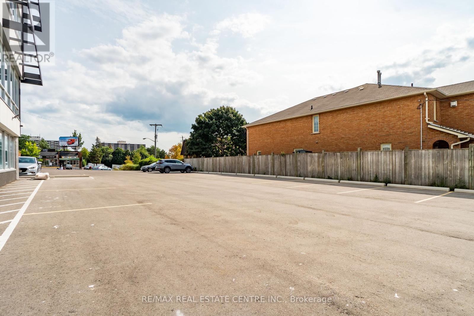 Retail - 1880 O'connor Drive, Toronto, Ontario  M4A 1W9 - Photo 8 - C11899260