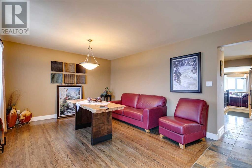 Property at 3140 46 Street SW image 3