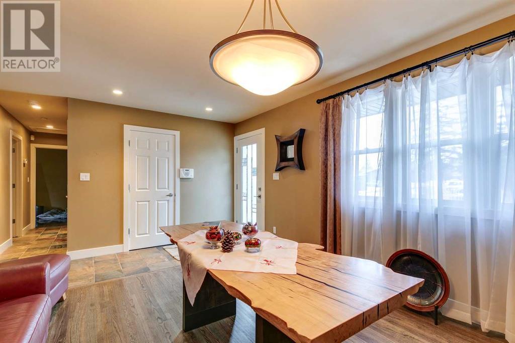 Property at 3140 46 Street SW image 4