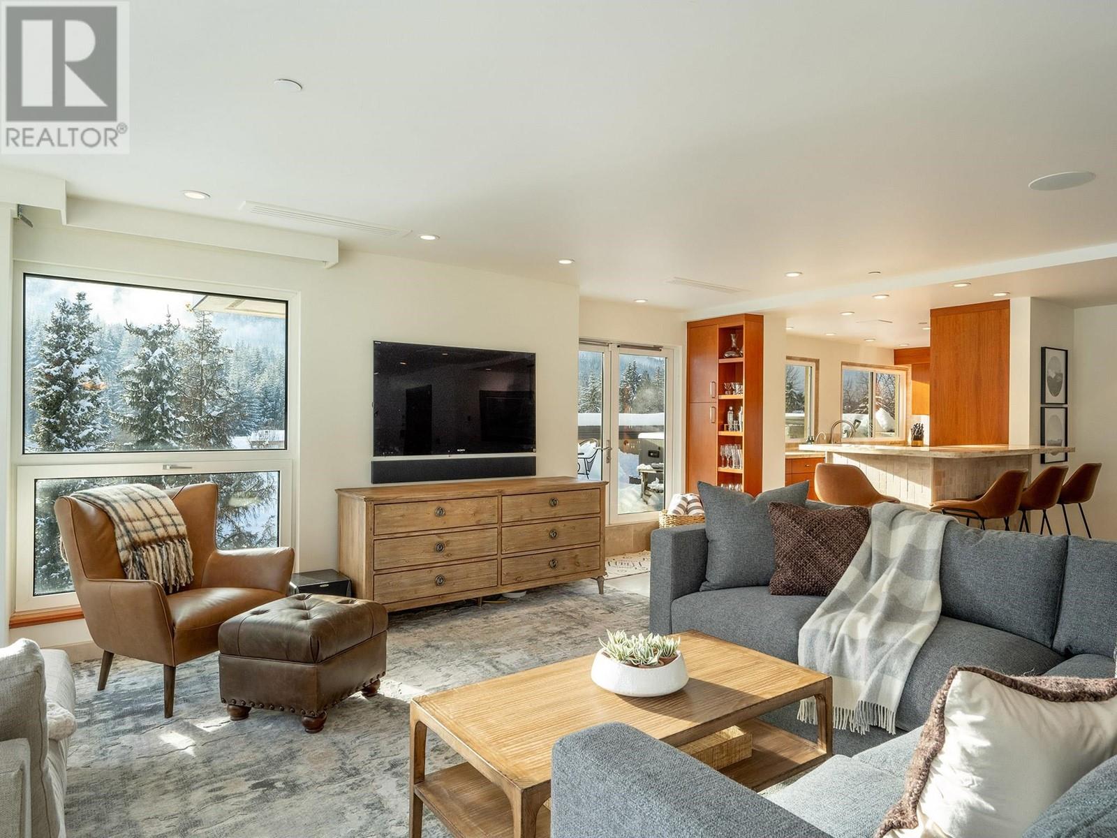501.601 4557 Blackcomb Way, Whistler, British Columbia  V8E 0Y2 - Photo 4 - R2951312