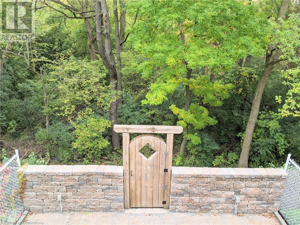 40 Brandy Crescent, Kitchener, Ontario  N2B 3W8 - Photo 2 - 40684528