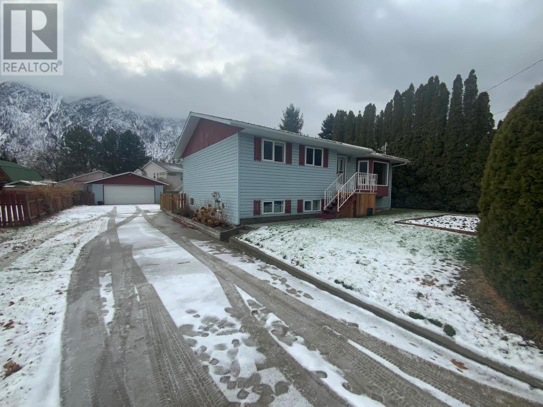 429 12th Avenue, Keremeos, British Columbia