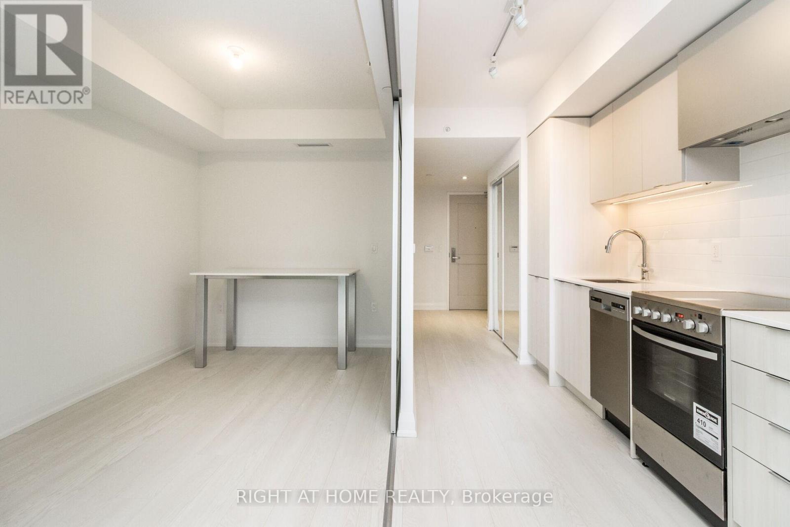 550 - 26 Gibbs Road, Toronto, Ontario  M9B 0E3 - Photo 6 - W11899675