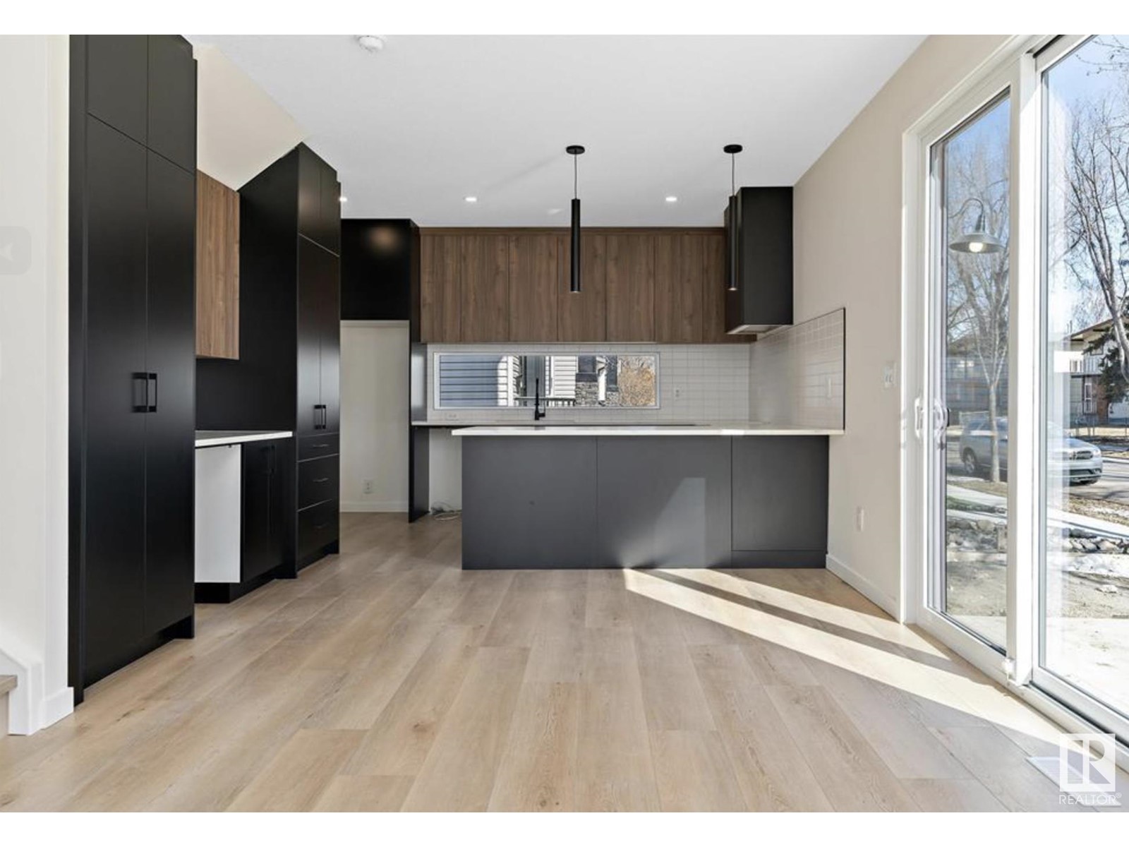 Property at 8402 87 ST NW image 3