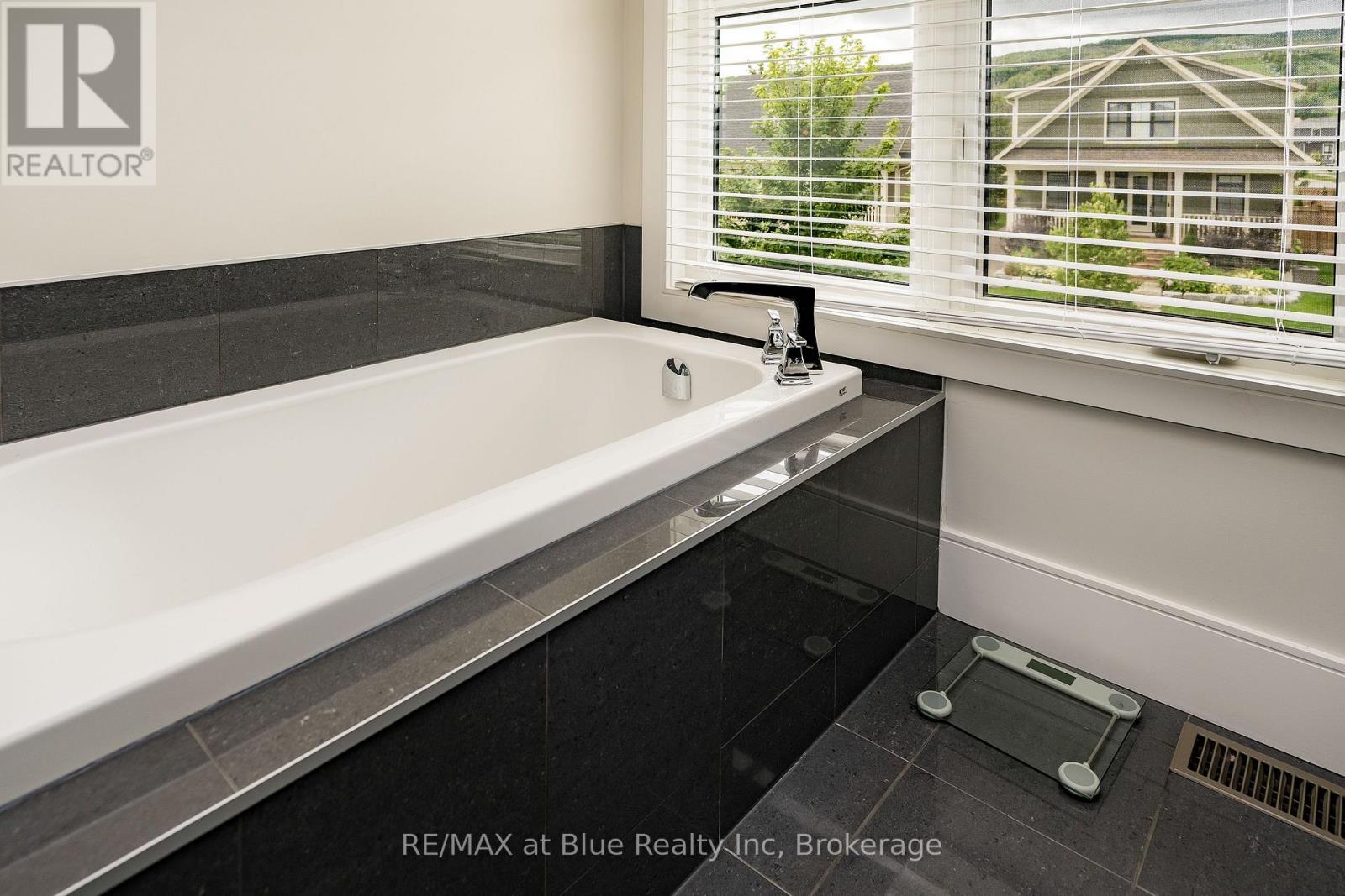 107 Snow Apple Crescent, Blue Mountains, Ontario  L9Y 0Y1 - Photo 40 - X11895422