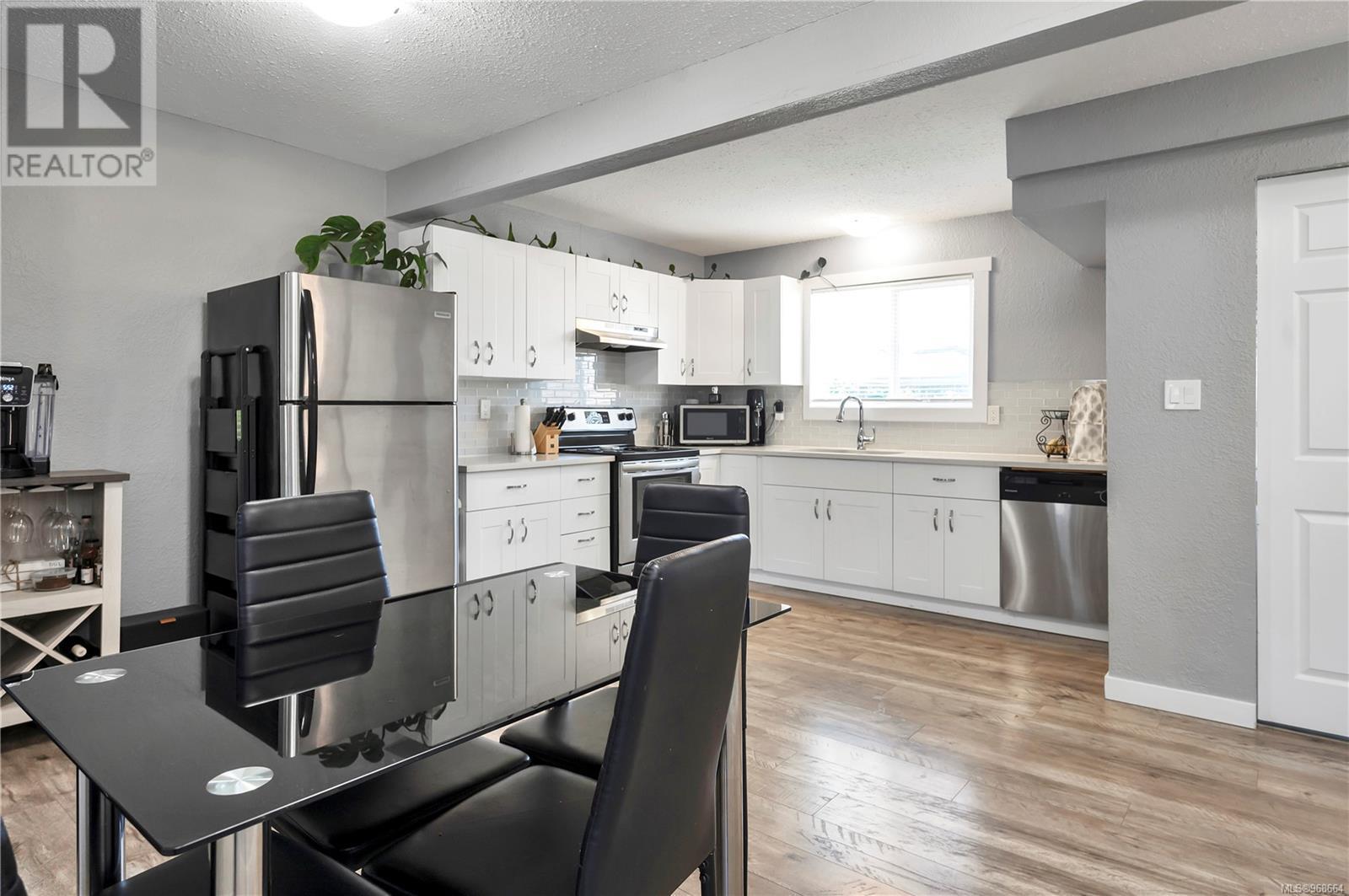 Property at A 925 Watson Cres image 5