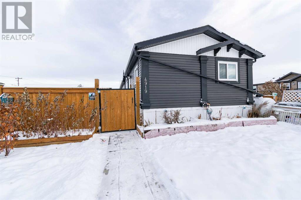 4919 43 Street, Stettler, Alberta  T0C 2L2 - Photo 4 - A2183037