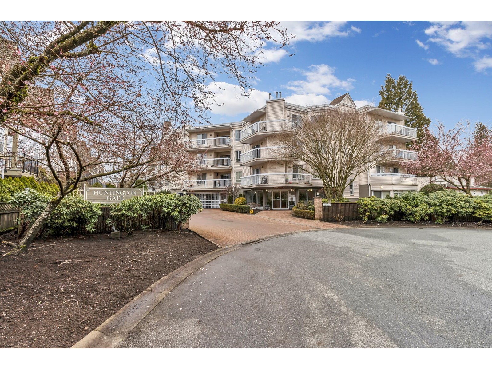 Property at 315 9299 121 STREET image 1