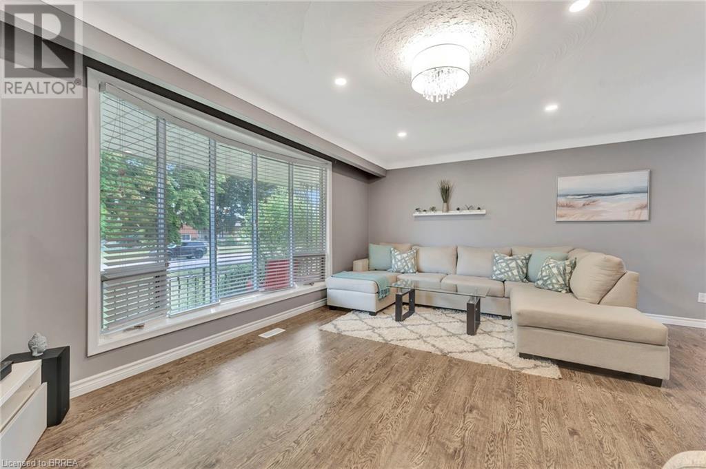 31 Farringford Drive, Brantford, Ontario  N3R 6K5 - Photo 6 - 40684059