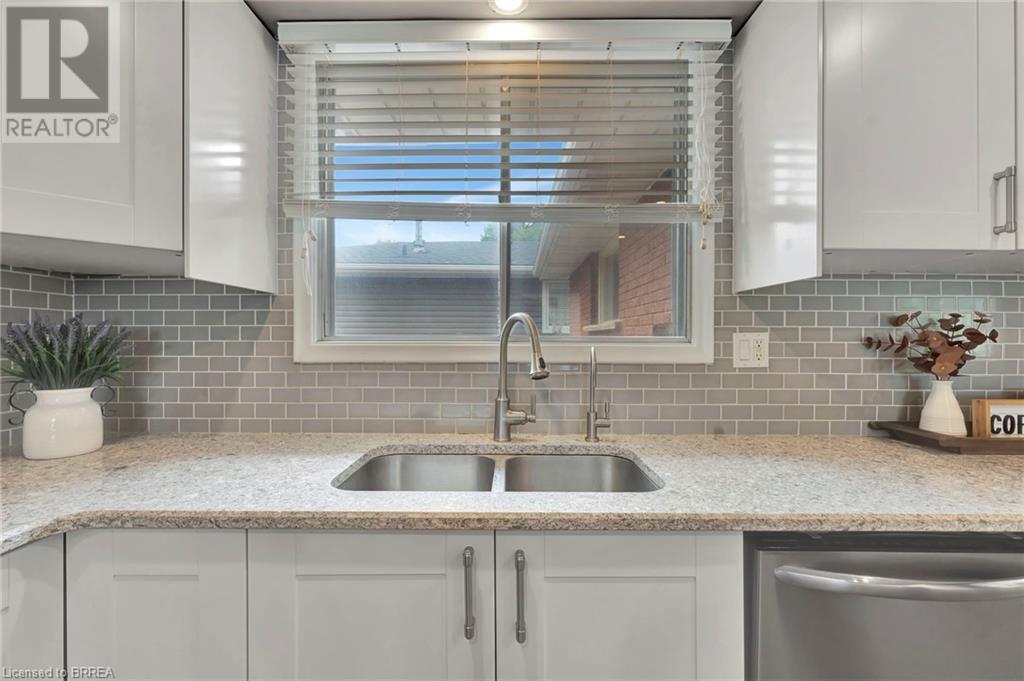 31 Farringford Drive, Brantford, Ontario  N3R 6K5 - Photo 12 - 40684059