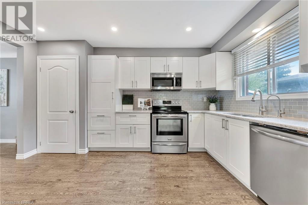 31 Farringford Drive, Brantford, Ontario  N3R 6K5 - Photo 11 - 40684059