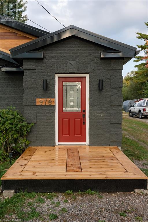 976 Premier Road, North Bay, Ontario  P1A 2H8 - Photo 3 - 40686297