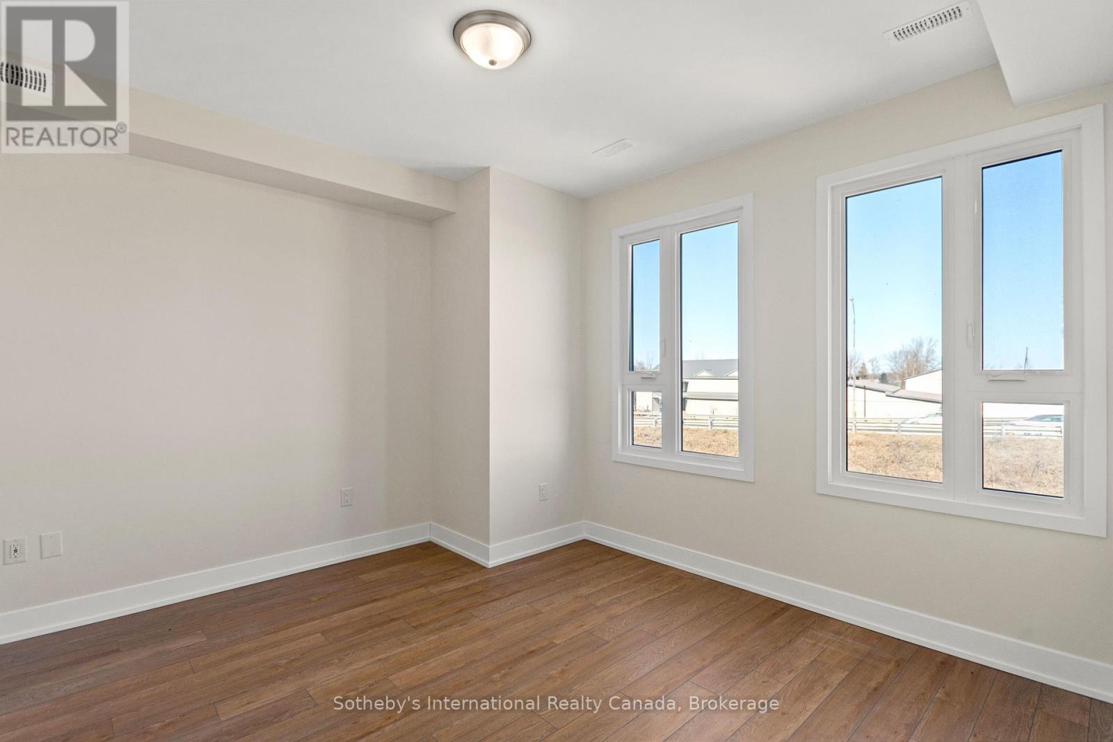 19 Mariner's Pier Way, Orillia, Ontario  L3V 8P4 - Photo 13 - S11900006