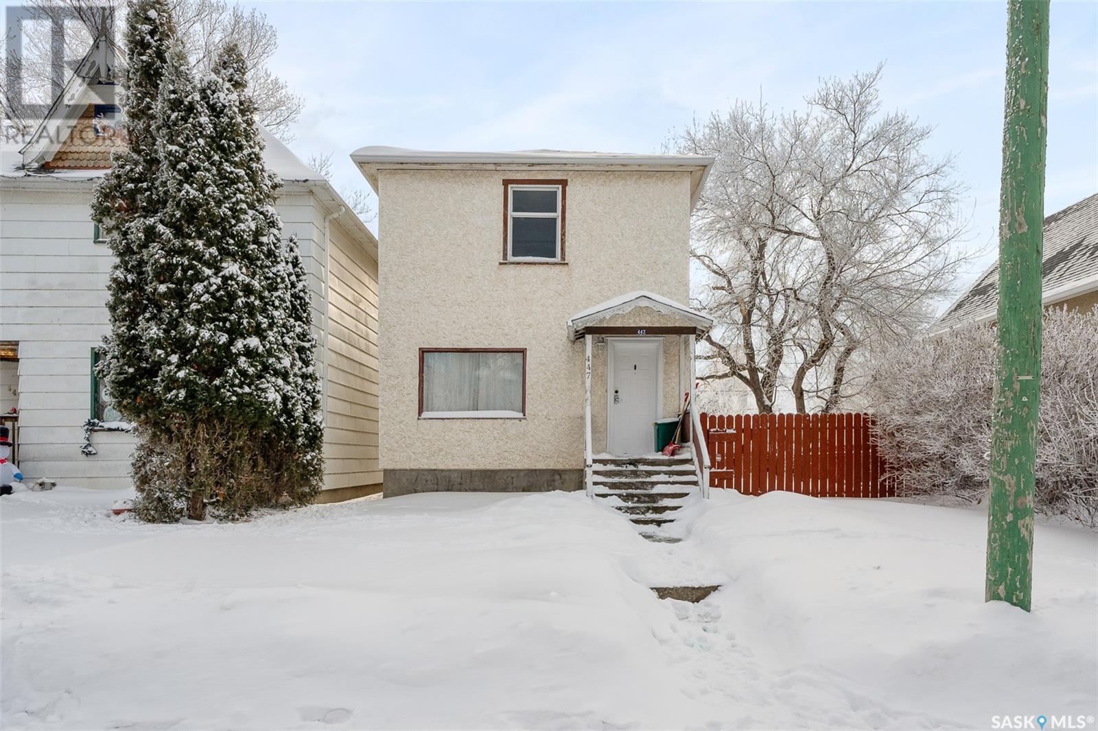 447 Ominica Street W, Moose Jaw, Saskatchewan  S6H 1X7 - Photo 2 - SK990957