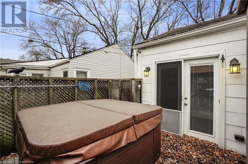 296 Julian AvenueHamilton, Ontario  L8H 5S4 - Photo 35 - 40684564