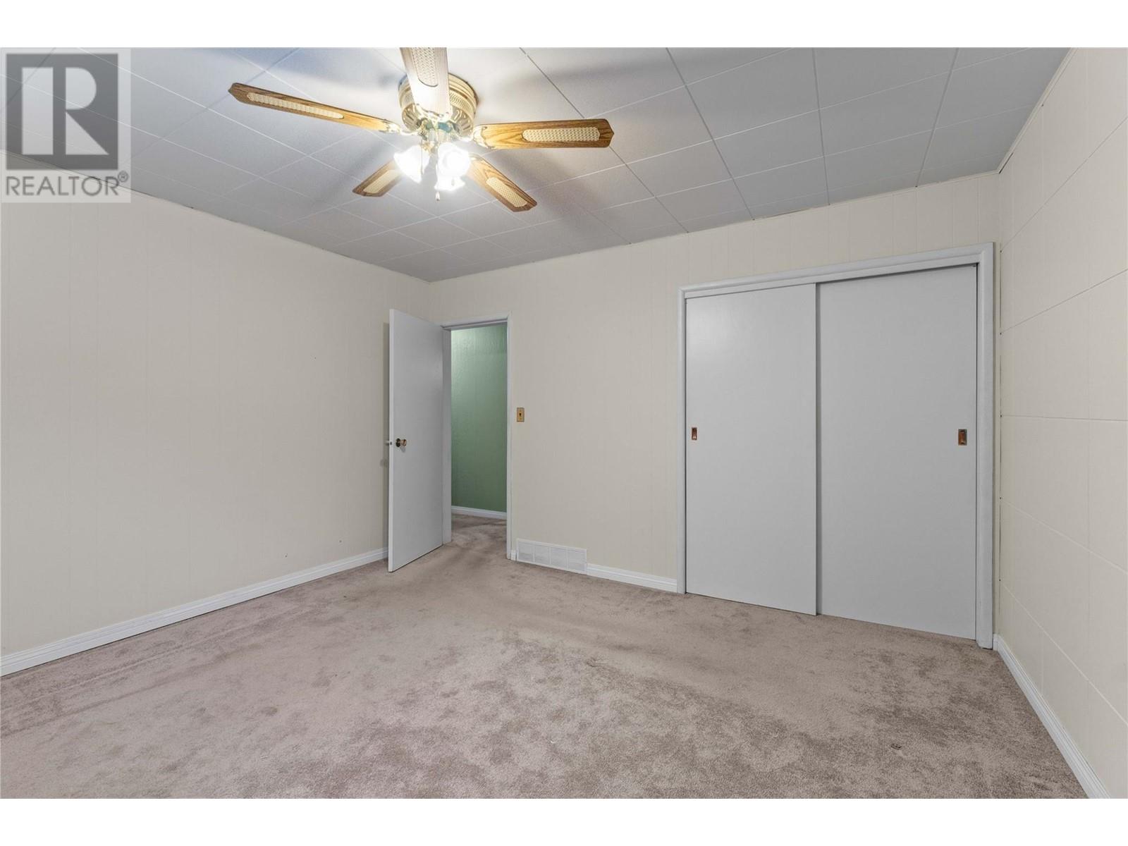 Property at 1115 Victoria Road W image 2