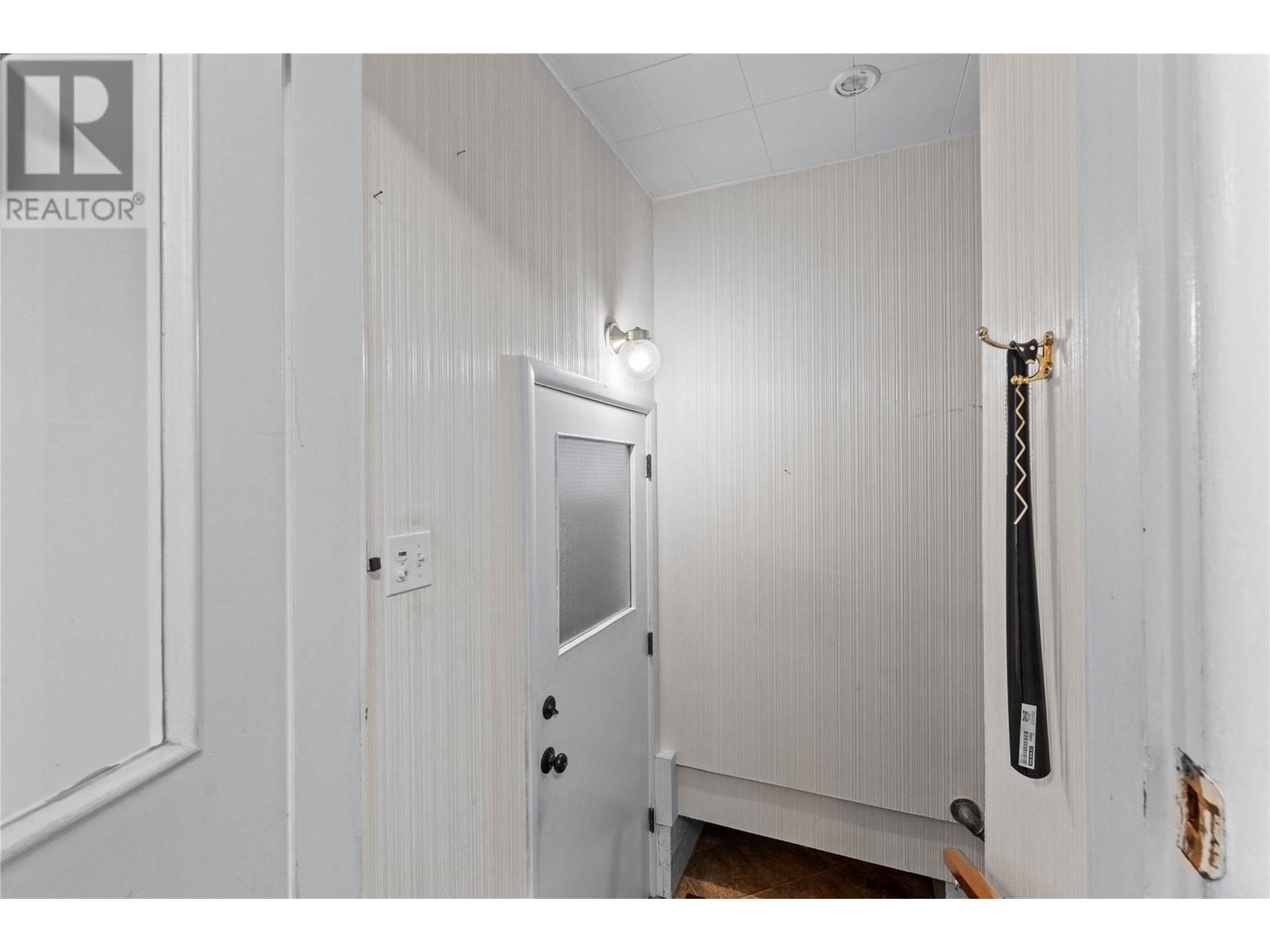 Property at 1115 Victoria Road W image 5
