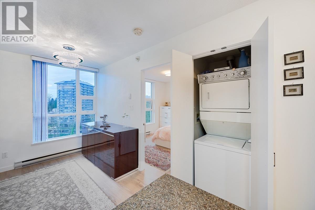 Listing Picture 13 of 22 : 1605 2200 DOUGLAS ROAD, Burnaby / 本拿比 - 魯藝地產 Yvonne Lu Group - MLS Medallion Club Member