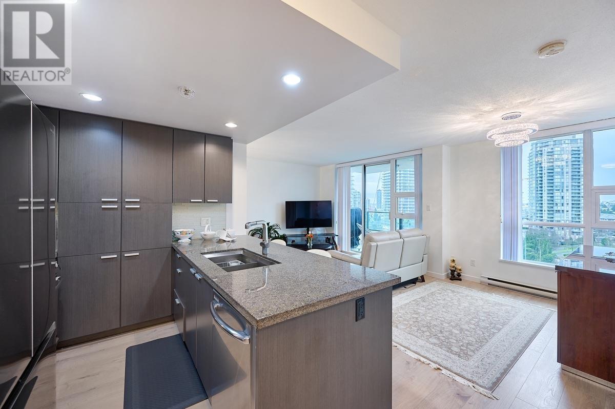 Listing Picture 2 of 22 : 1605 2200 DOUGLAS ROAD, Burnaby / 本拿比 - 魯藝地產 Yvonne Lu Group - MLS Medallion Club Member