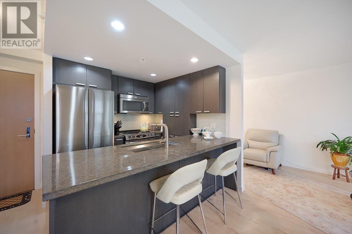 Listing Picture 5 of 22 : 1605 2200 DOUGLAS ROAD, Burnaby / 本拿比 - 魯藝地產 Yvonne Lu Group - MLS Medallion Club Member