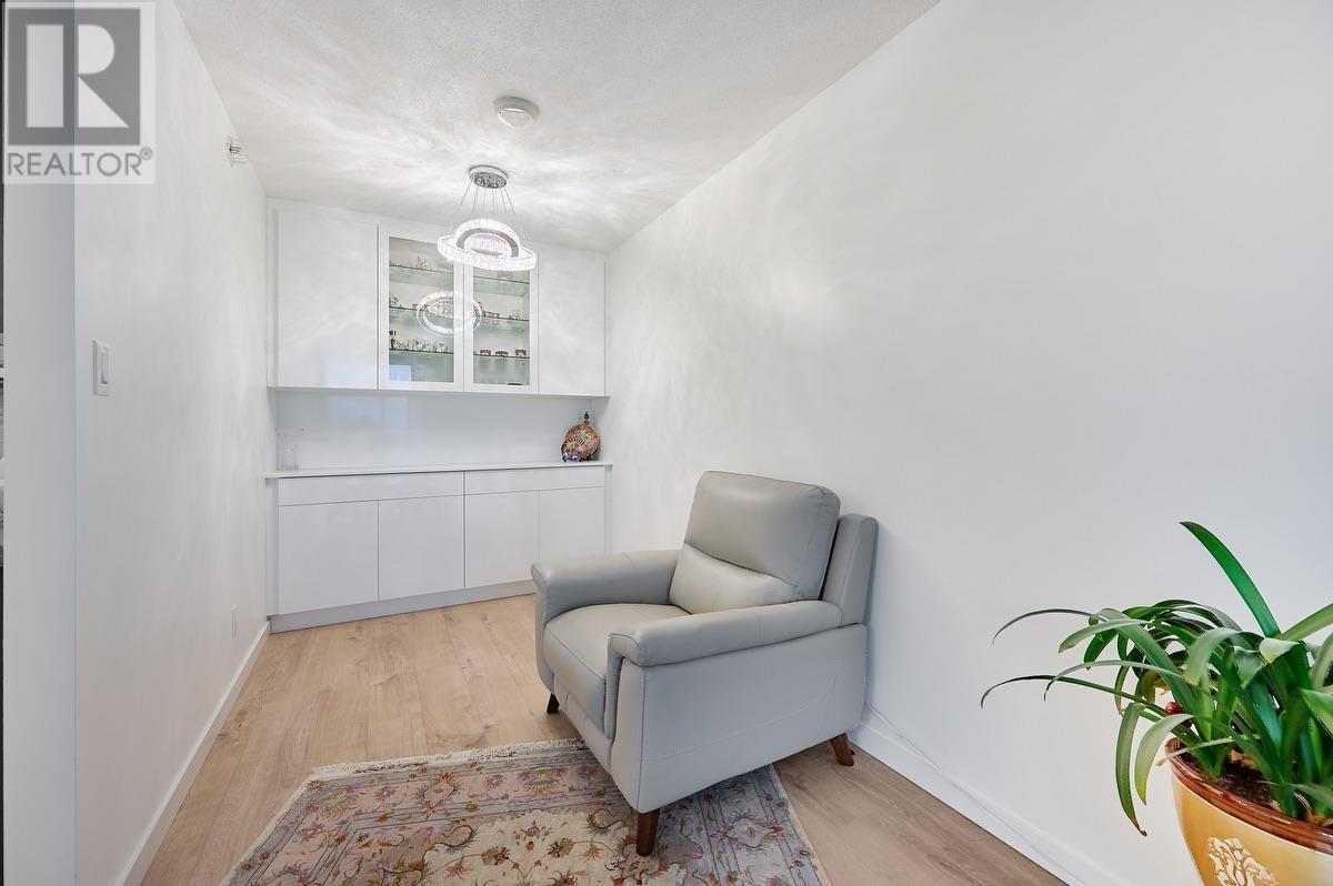 Listing Picture 10 of 22 : 1605 2200 DOUGLAS ROAD, Burnaby / 本拿比 - 魯藝地產 Yvonne Lu Group - MLS Medallion Club Member