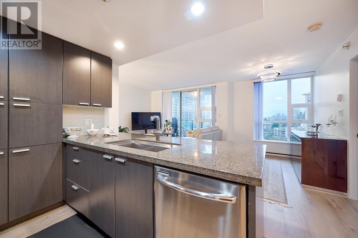 Listing Picture 3 of 22 : 1605 2200 DOUGLAS ROAD, Burnaby / 本拿比 - 魯藝地產 Yvonne Lu Group - MLS Medallion Club Member