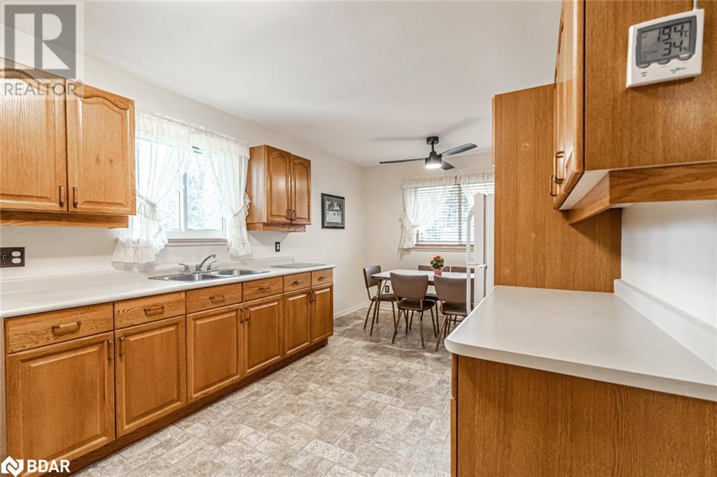 18 Calverley Street, Orillia, Ontario  L3V 3T4 - Photo 4 - 40681195