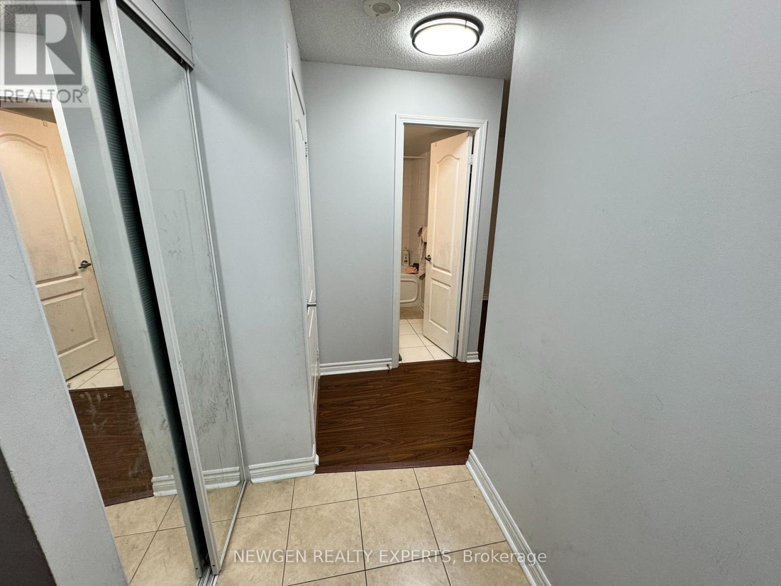 1909 - 33 Elm Drive W, Mississauga, Ontario  L5B 4M2 - Photo 2 - W11900338