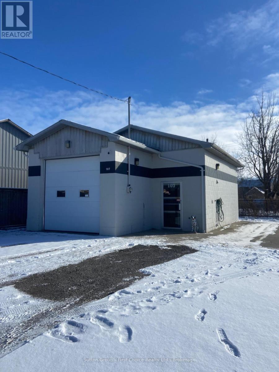 107 Monteith Avenue, Stratford, Ontario  N5A 2P6 - Photo 3 - X11899986