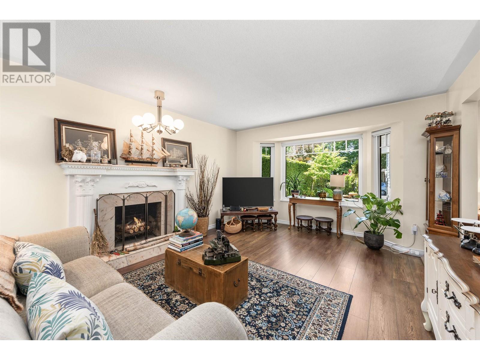 Listing Picture 10 of 33 : 9611 MCBURNEY DRIVE, Richmond / 烈治文 - 魯藝地產 Yvonne Lu Group - MLS Medallion Club Member