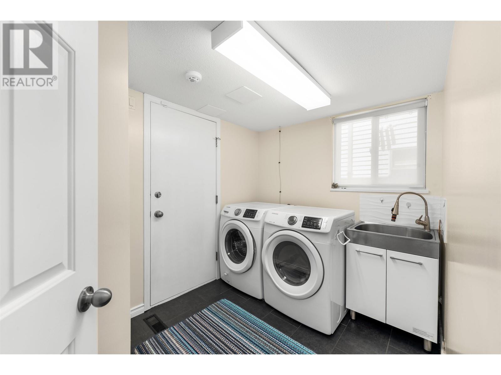 Listing Picture 12 of 33 : 9611 MCBURNEY DRIVE, Richmond / 烈治文 - 魯藝地產 Yvonne Lu Group - MLS Medallion Club Member
