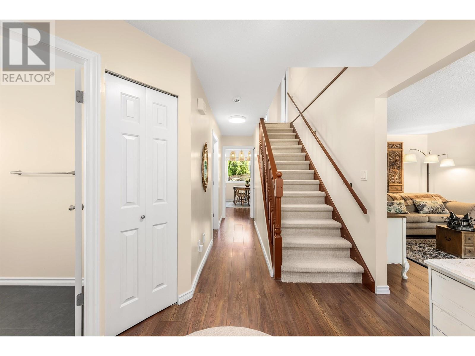 Listing Picture 13 of 33 : 9611 MCBURNEY DRIVE, Richmond / 烈治文 - 魯藝地產 Yvonne Lu Group - MLS Medallion Club Member
