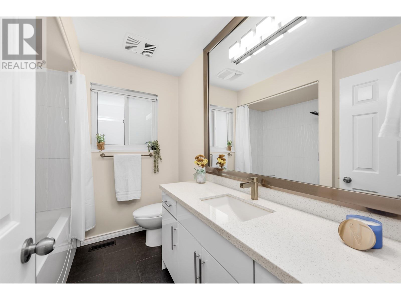 Listing Picture 23 of 33 : 9611 MCBURNEY DRIVE, Richmond / 烈治文 - 魯藝地產 Yvonne Lu Group - MLS Medallion Club Member