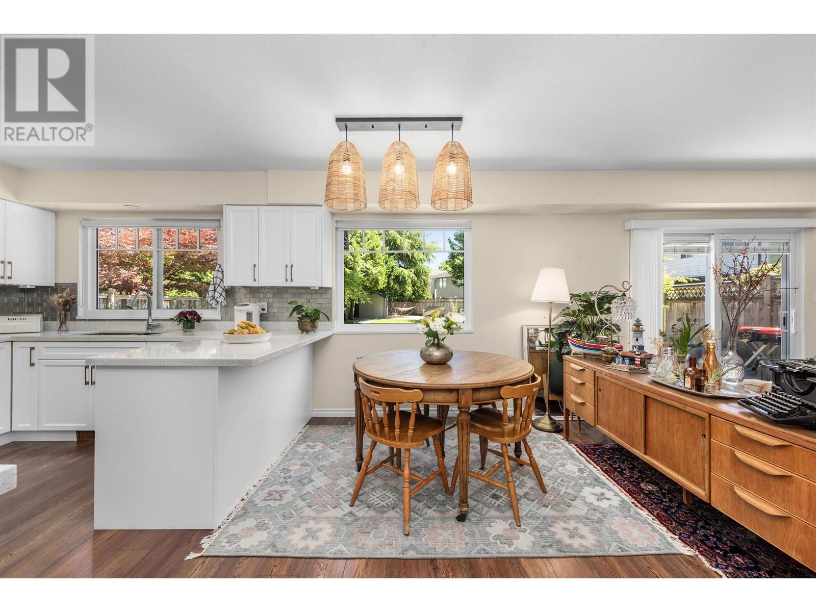 Listing Picture 3 of 33 : 9611 MCBURNEY DRIVE, Richmond / 烈治文 - 魯藝地產 Yvonne Lu Group - MLS Medallion Club Member