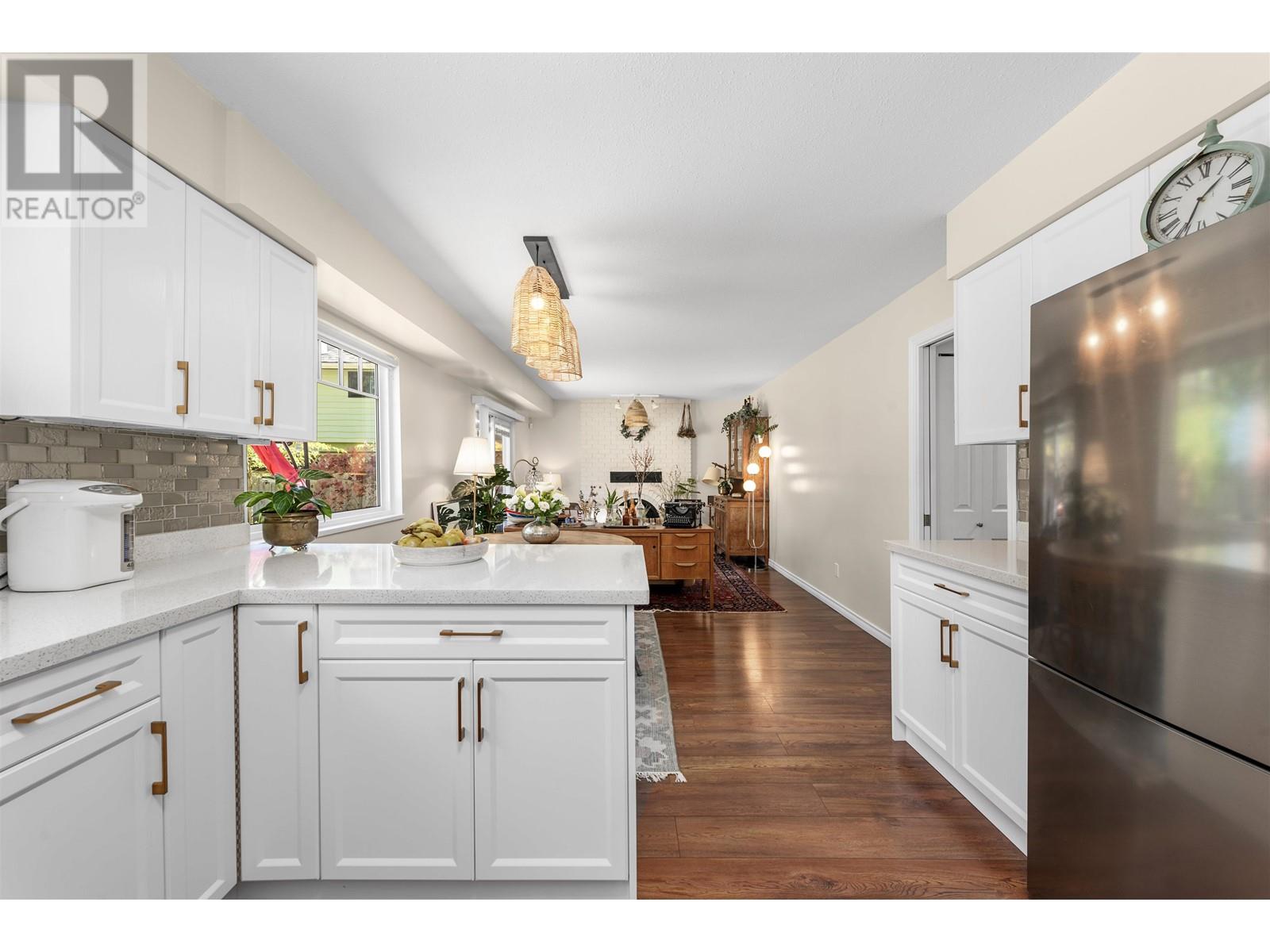 Listing Picture 5 of 33 : 9611 MCBURNEY DRIVE, Richmond / 烈治文 - 魯藝地產 Yvonne Lu Group - MLS Medallion Club Member
