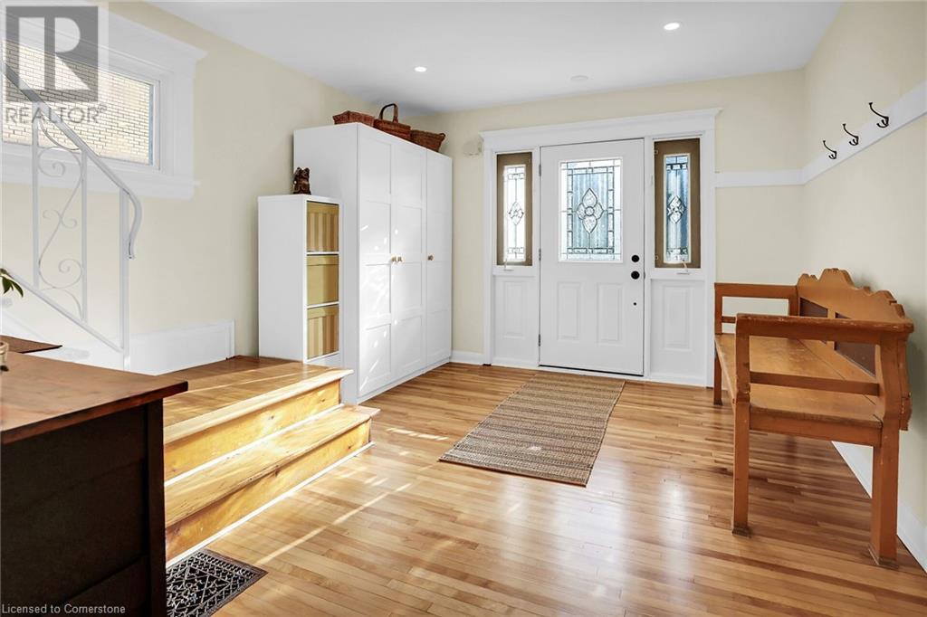 2 Kidd Avenue, Grimsby, Ontario  L3M 3S3 - Photo 3 - 40675304