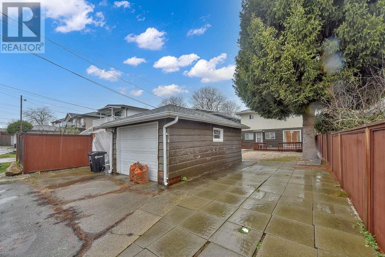 3848 Pine Street, Burnaby, British Columbia  V5G 1Z2 - Photo 10 - R2951097