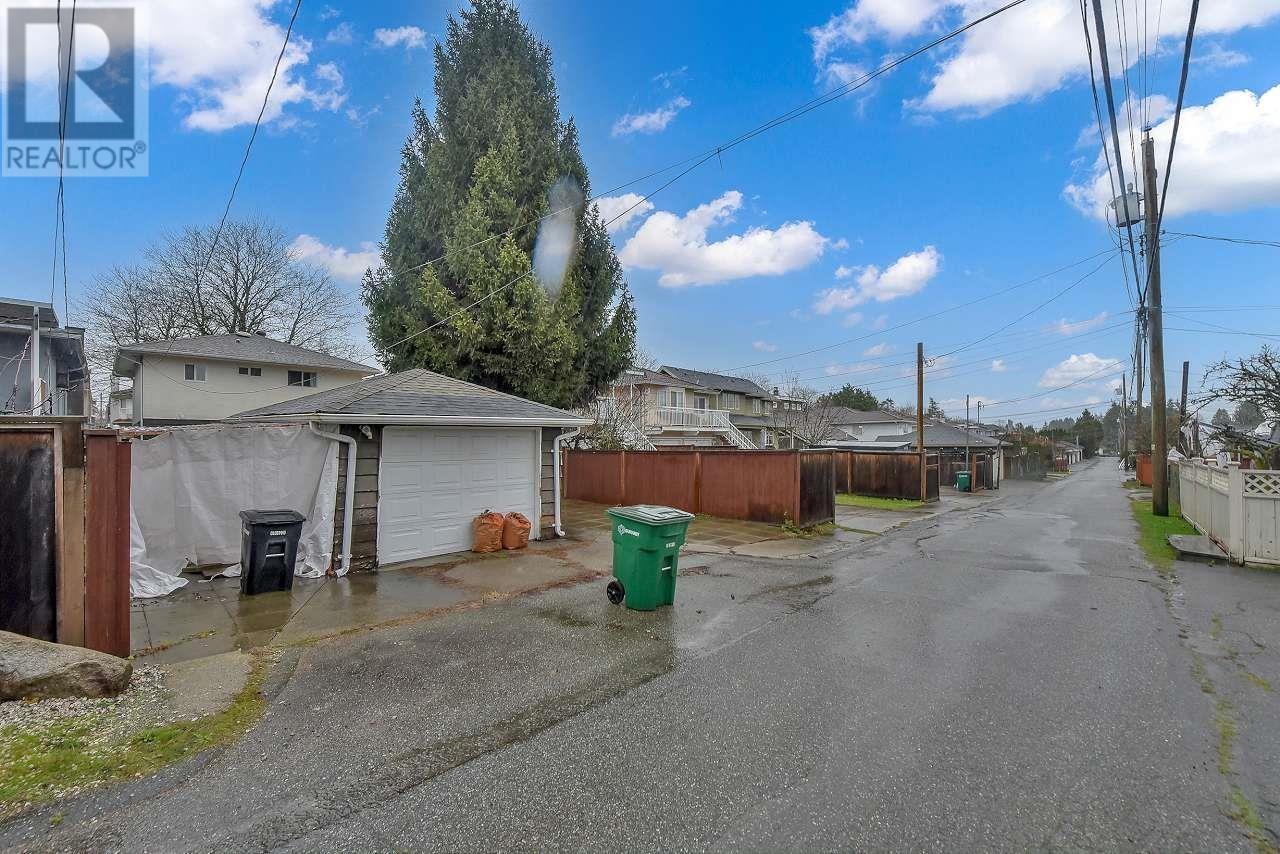3848 Pine Street, Burnaby, British Columbia  V5G 1Z2 - Photo 11 - R2951097
